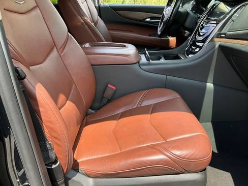 Used 2019 Cadillac Escalade Premium Luxury AWD/4WD image 23