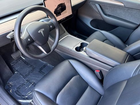 Used 2024 Tesla Model Y Long Range AWD/4WD image 4