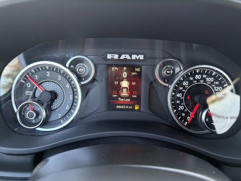 Used 2024 RAM 2500 Big Horn AWD/4WD image 38