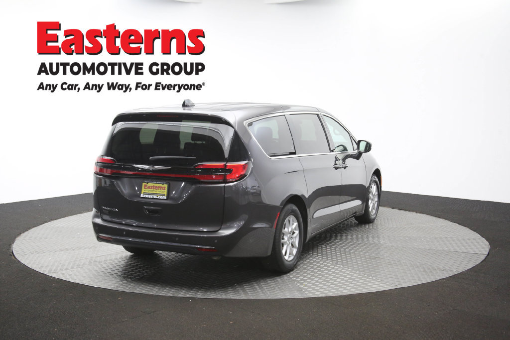 Used 2023 Chrysler Pacifica Touring-L FWD image 42