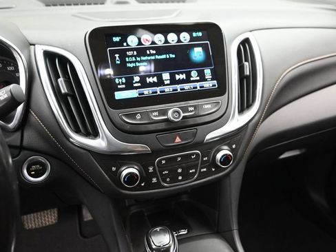 Used 2018 Chevrolet Equinox Premier AWD/4WD image 16