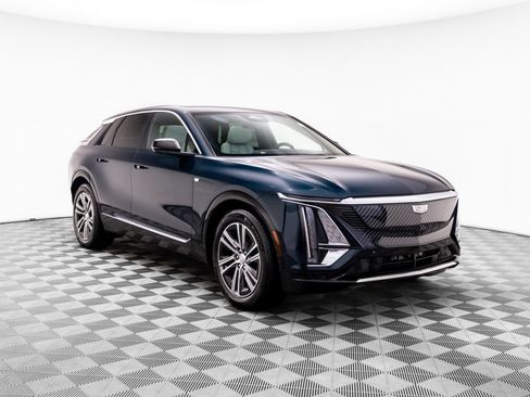 New 2026 Cadillac Lyriq Luxury w/ LPO, Floor Liner Package AWD/4WD image 6