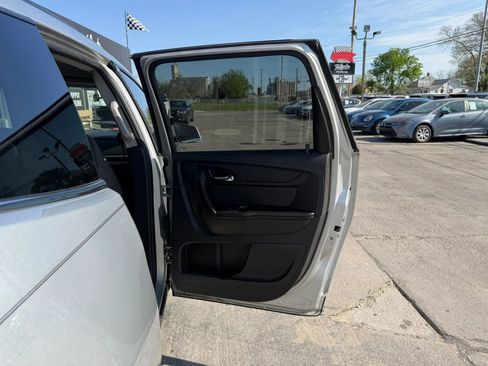 Used 2017 Chevrolet Traverse LT FWD image 15