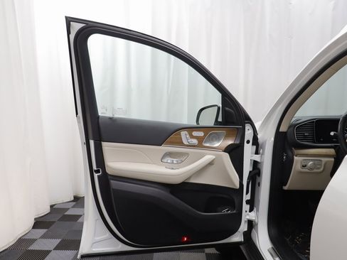 Used 2024 Mercedes-Benz GLS 450 4MATIC image 4