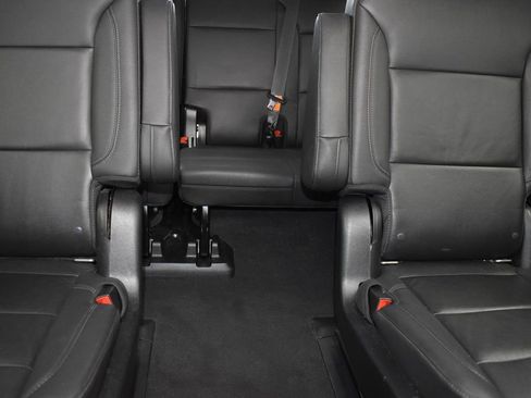 Used 2022 Chevrolet Tahoe Z71 w/ Off-Road Capability Package image 28