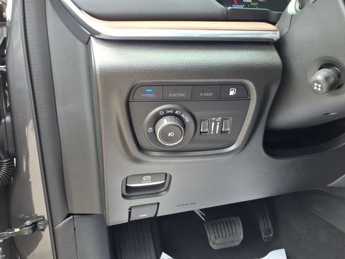 Used 2024 Jeep Grand Cherokee Summit AWD/4WD image 19