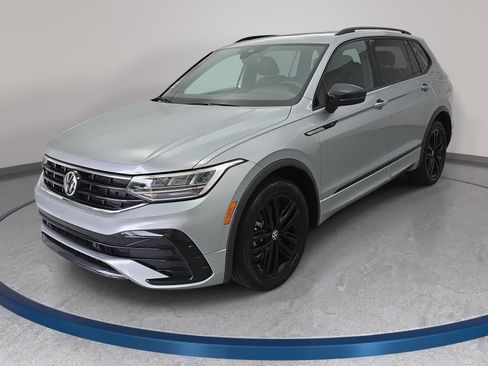 Used 2022 Volkswagen Tiguan SE R-Line FWD image 1