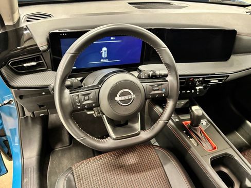 Used 2025 Nissan Kicks SR FWD image 16