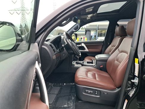 Used 2019 Toyota Land Cruiser w/ Carpet Mat Package image 11