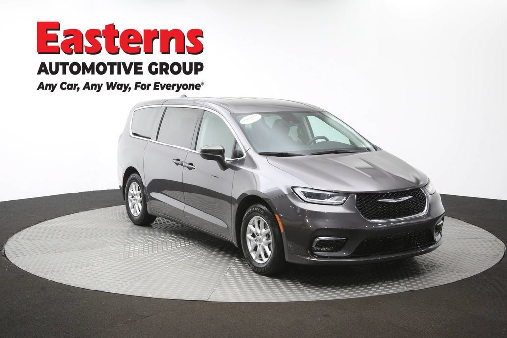 Used 2023 Chrysler Pacifica Touring-L FWD image 53