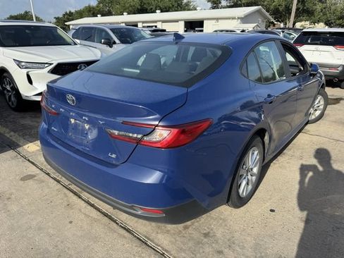 Used 2025 Toyota Camry LE FWD image 5