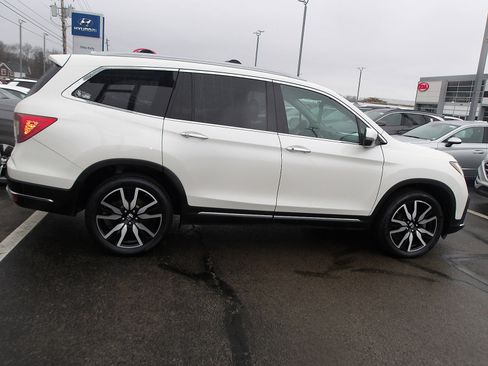 Used 2019 Honda Pilot Touring image 8