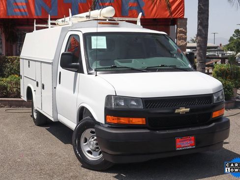 Used 2018 Chevrolet Express 3500 image 2