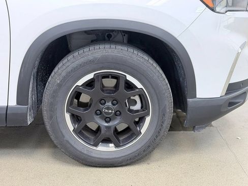 Used 2025 Honda Pilot EX-L image 4