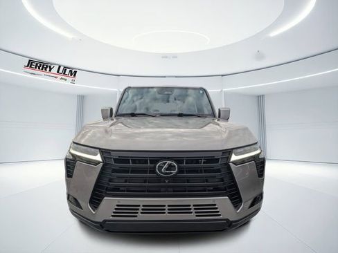 Used 2024 Lexus GX 550 w/ Cold Area Package image 7