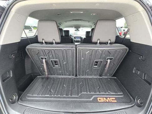 Used 2023 GMC Acadia SLT FWD image 13