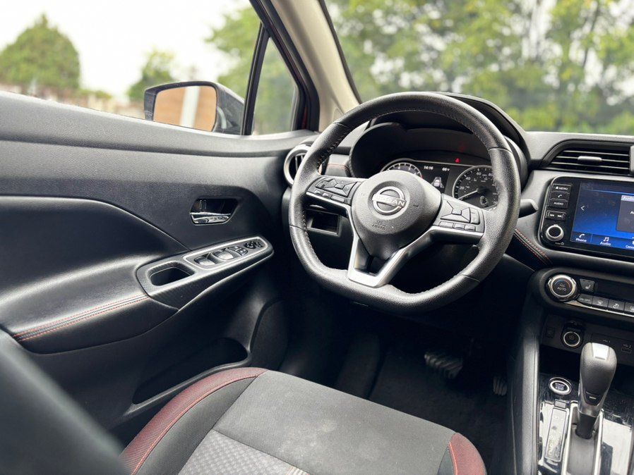 Used 2024 Nissan Versa SR FWD image 34