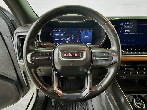 Certified 2024 GMC Canyon AT4 AWD/4WD image 9