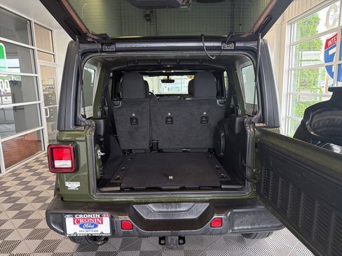 Used 2021 Jeep Wrangler Unlimited Sahara w/ Uconnect 4C Nav & Sound Group AWD/4WD image 12
