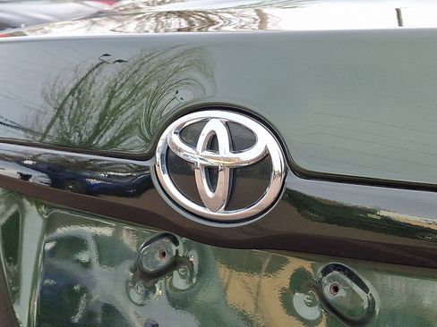 Used 2011 Toyota Camry LE image 28