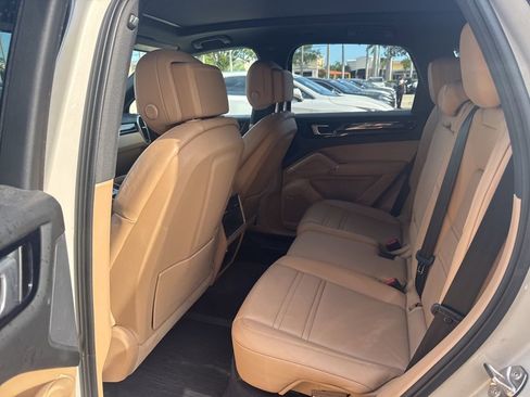 Used 2021 Porsche Cayenne image 31