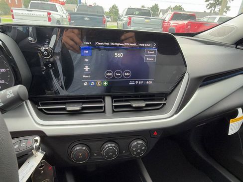 New 2026 Chevrolet Trax LS w/ LS Convenience Package FWD image 26