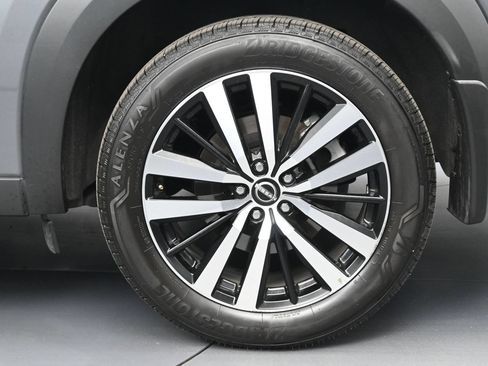 Certified 2025 Nissan Pathfinder Platinum FWD image 24