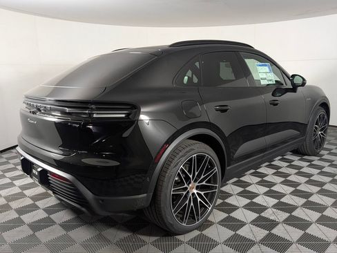 New 2026 Porsche Macan 4 Electric image 7