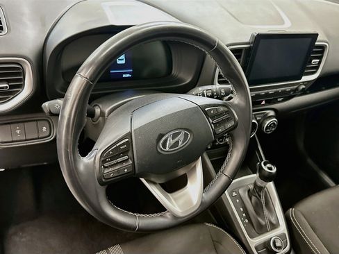 Used 2025 Hyundai Venue SEL FWD image 18