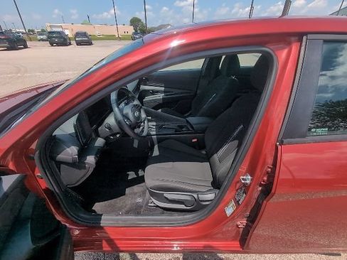 Used 2025 Hyundai Elantra Sport FWD image 10