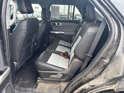 Used 2022 Ford Explorer XLT w/ Equipment Group 202A AWD/4WD image 14