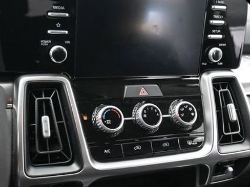 Used 2023 Kia Sorento LX image 21