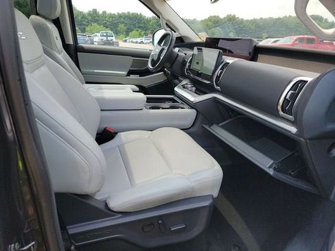 Used 2025 Ford Expedition Max Platinum w/ Driver's Package AWD/4WD image 17