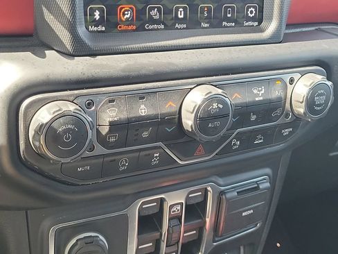 Used 2021 Jeep Wrangler Unlimited Rubicon AWD/4WD image 17