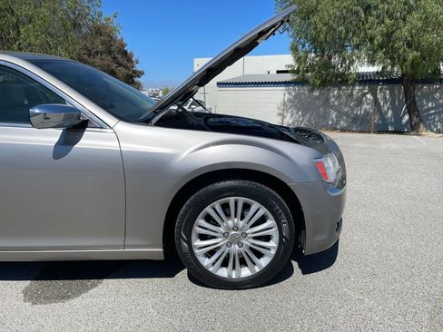 Used 2014 Chrysler 300 C AWD/4WD image 34