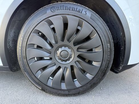 Used 2021 Tesla Model Y Long Range AWD/4WD image 30
