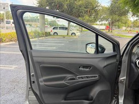 Used 2025 Nissan Versa SR FWD image 21