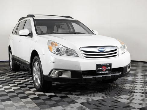 Used 2012 Subaru Outback 2.5i Premium w/ All-Weather Pkg AWD/4WD image 11