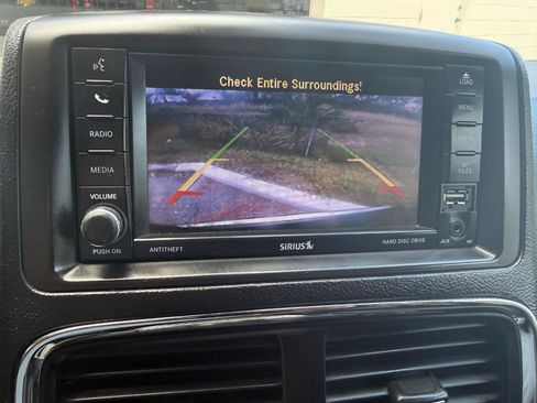 Used 2019 Dodge Grand Caravan SXT FWD image 16