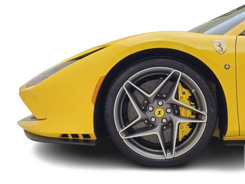 Used 2021 Ferrari F8 Tributo image 15