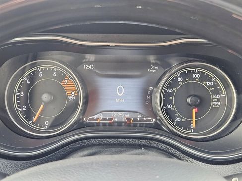 Used 2019 Jeep Cherokee Overland w/ Technology Group image 23