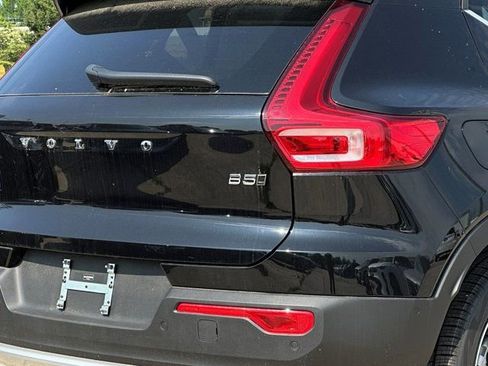 New 2025 Volvo XC40 B5 Ultra w/ Climate Package image 8