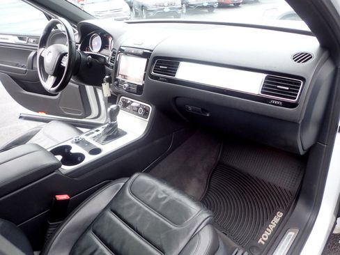 Used 2014 Volkswagen Touareg VR6 image 13