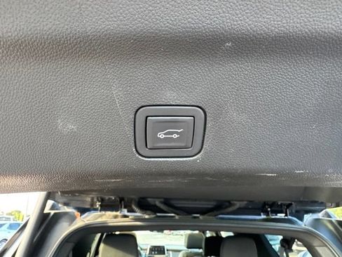 Used 2023 GMC Yukon XL AT4 w/ AT4 Premium Package AWD/4WD image 24