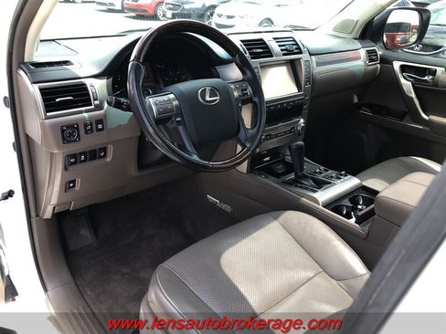 Used 2017 Lexus GX 460 Luxury w/ Preferred Accessory Package AWD/4WD image 11