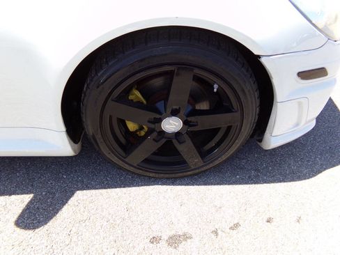 Used 2011 Mercedes-Benz SLK 300 image 32