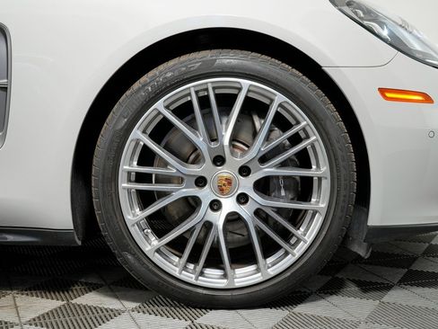 Used 2023 Porsche Panamera 4 Platinum Edition image 41