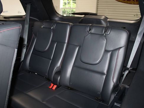 Used 2025 Ford Explorer ST-Line w/ ST-Line Street Pack AWD/4WD image 26