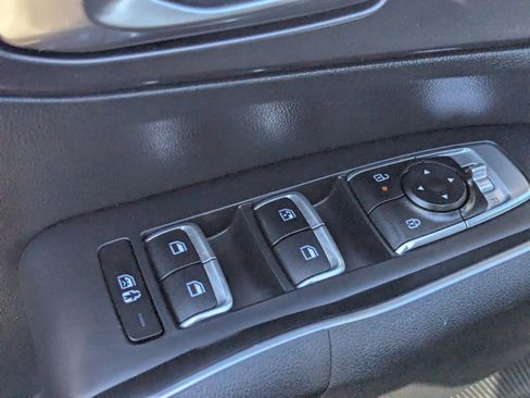 Used 2024 Kia Sorento S image 22