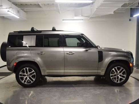 Used 2022 Land Rover Defender 110 XS Edition AWD/4WD image 8